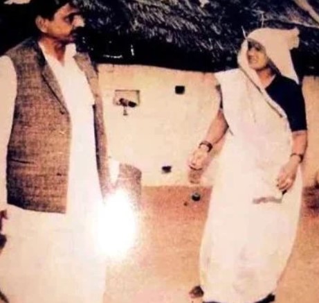 An old picture of Malti Devi with Mulayam Singh Yadav