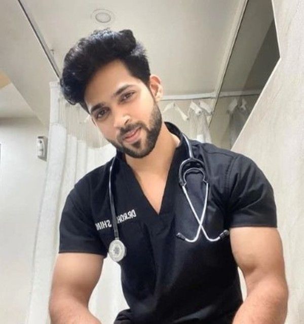 Rohit Shinde Height, Age, Girlfriend, Wife Family, Biography & More