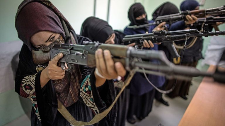 Afghanische Frauen wehren sich gegen die Taliban