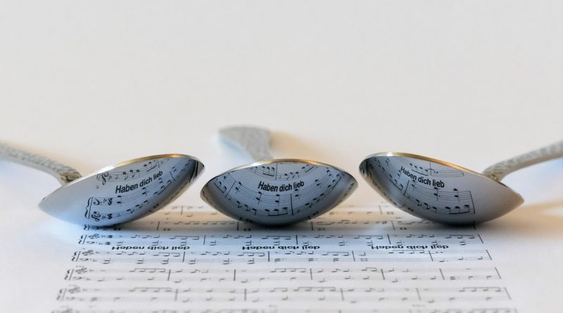 Spoons, sheet music, reflection — Badi Door Se Lyrics From Jay Vejay [English Translation]