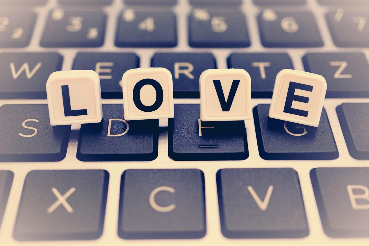 Keyboard, love, romance — Betaab Dhadkano Ney Lyrics
Sayli Kamble