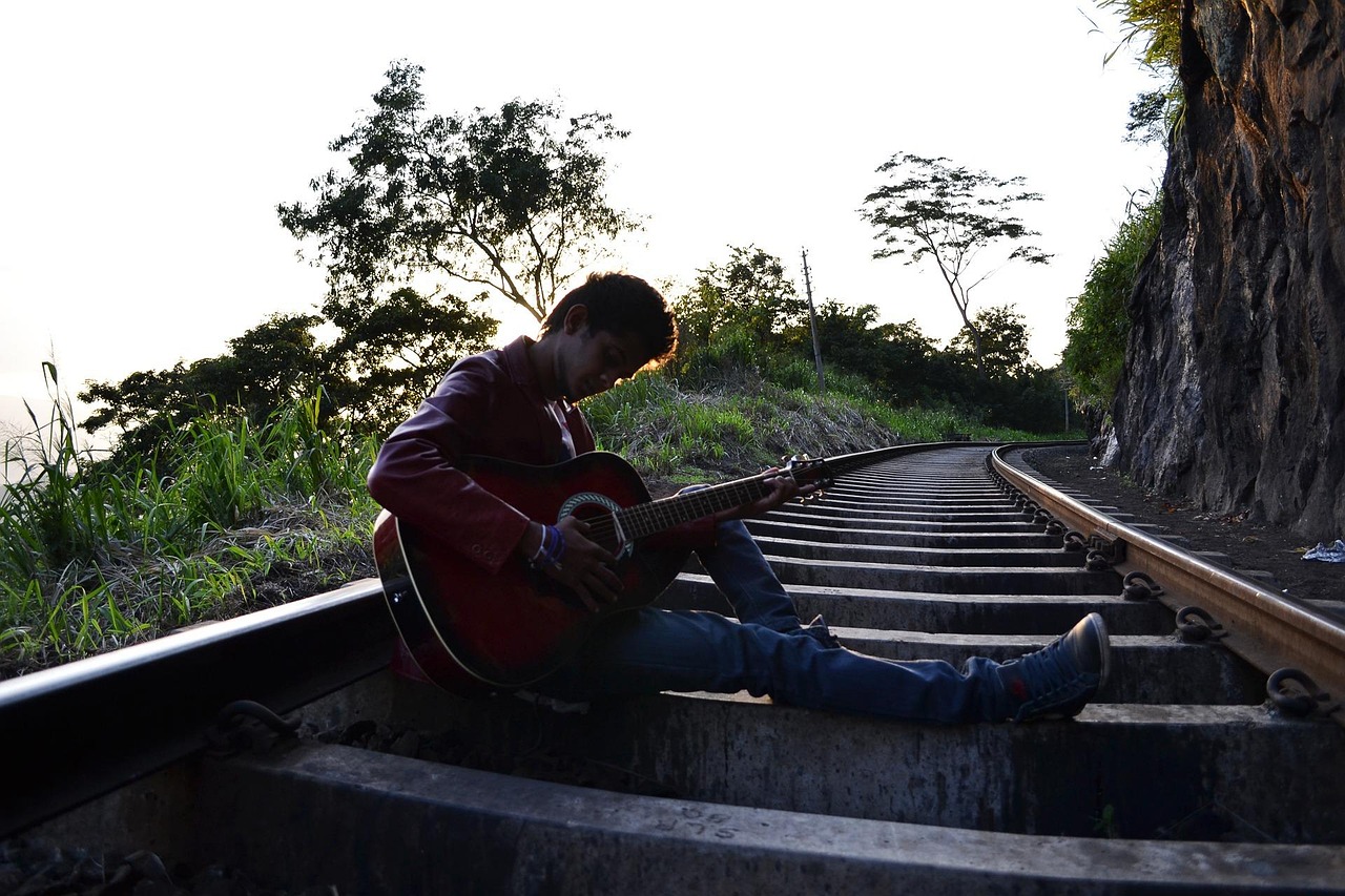 Guitarist, boy, pose — Kaise Jeet Lete Lyrics From Saajan Bina Suhagan [English Translation]