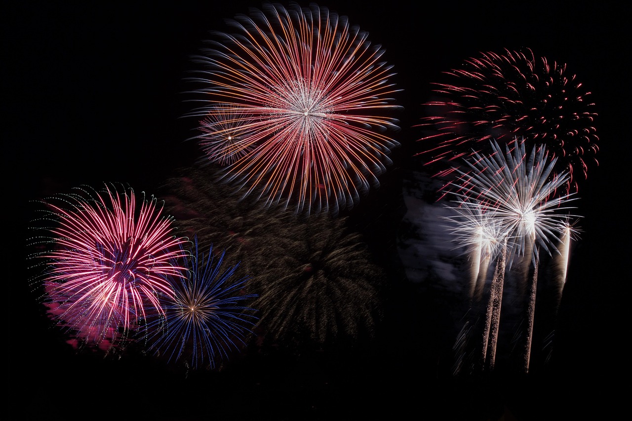 Fireworks, sky, new year — Robert Habeck sieht EU-Einigung als Durchbruch